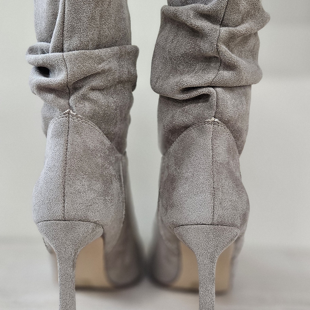 Slouchy Pointed-Toe Heeled Boots in Light Gray Suede - Picture 5 of 6